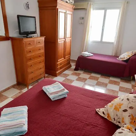 High Quality, Spacious, 4 Bedroom Private Villa *