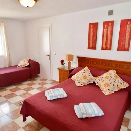 High Quality, Spacious, 4 Bedroom Private *