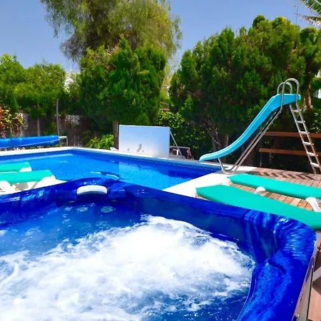 Villa High Quality, Spacious, 4 Bedroom Private Santa Fe de los Boliches