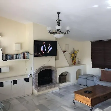 Villa High Quality, Spacious, 4 Bedroom Private Santa Fe de los Boliches