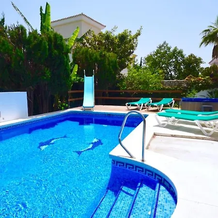 High Quality, Spacious, 4 Bedroom Private Villa *